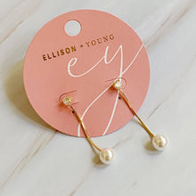 Load image into Gallery viewer, Dangling Pearl Earring