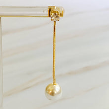 Load image into Gallery viewer, Dangling Pearl Earring