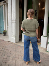 Load image into Gallery viewer, Wide leg center seam cropped jeans