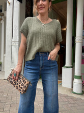Load image into Gallery viewer, Wide leg center seam cropped jeans