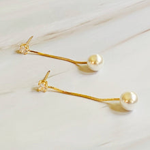 Load image into Gallery viewer, Dangling Pearl Earring