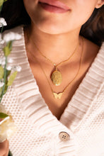 Load image into Gallery viewer, 18K Gold PVD Stainless Steel Textured Oval Locket Pendant
