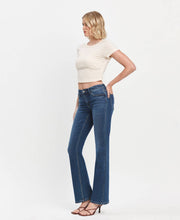 Load image into Gallery viewer, MID RISE RELAXED BOOTCUT JEANS T6136
