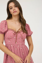 Load image into Gallery viewer, FLORAL SWEETHEART FRONT TIE MINI DRESS

