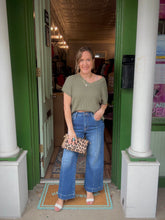 Load image into Gallery viewer, Wide leg center seam cropped jeans
