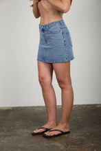 Load image into Gallery viewer, WESTERN STITCH DETAIL DENIM MINI SKIRT
