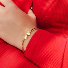 Load image into Gallery viewer, 18K Gold PVD Stainless Steel Engravable 2 Hearts on Curb Chain Bracelet

