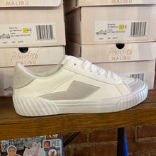 Load image into Gallery viewer, Blowfish lifestyle sneakers
