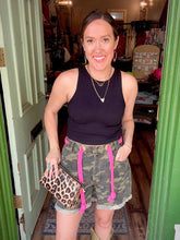 Load image into Gallery viewer, Camo shorts
