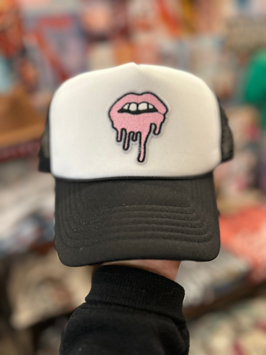 Pink lips trucker