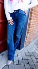 Load image into Gallery viewer, MID RISE RELAXED BOOTCUT JEANS T6136
