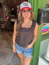 Load image into Gallery viewer, SQUARE SCALLOP TRIM SLEEVELESS WOVEN TOP
