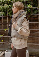 Load image into Gallery viewer, Reversible puffer vest
