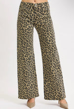 Load image into Gallery viewer, Leopard Jeans
