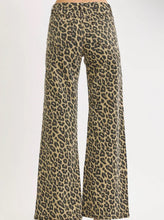 Load image into Gallery viewer, Leopard Jeans
