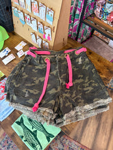 Load image into Gallery viewer, Camo shorts
