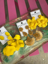 Load image into Gallery viewer, Yellow earrings (2 photos)
