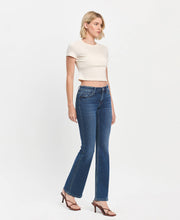 Load image into Gallery viewer, MID RISE RELAXED BOOTCUT JEANS T6136
