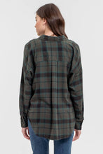 Load image into Gallery viewer, COLLARED BUTTON DOWN LONG SLEEVE PLAID SHIRT
