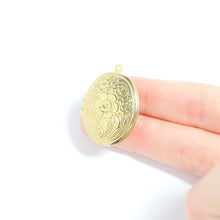Load image into Gallery viewer, 18K Gold PVD Stainless Steel Textured Oval Locket Pendant
