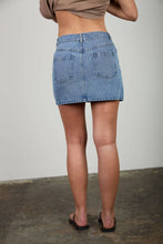 Load image into Gallery viewer, WESTERN STITCH DETAIL DENIM MINI SKIRT
